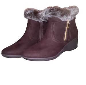 Jones New York - Womens boots size 8 - brown